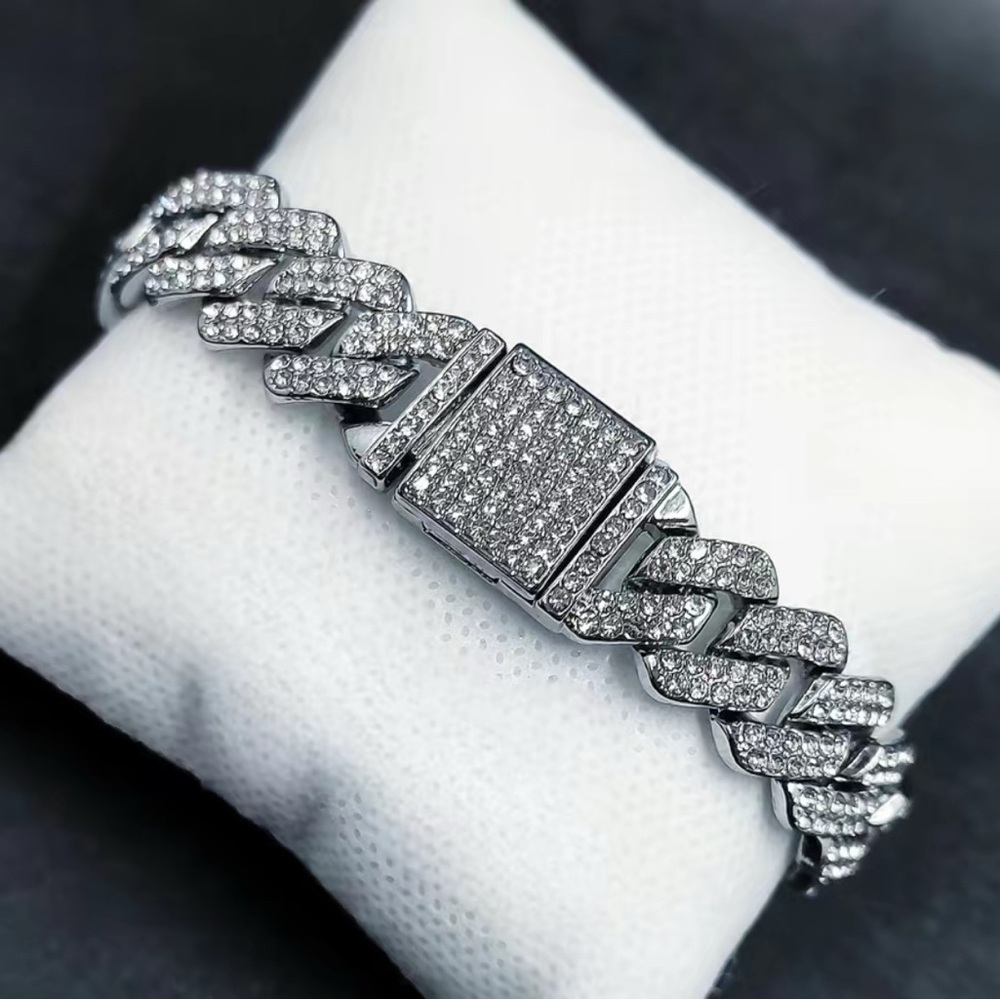 Elegant Silver Chain Bracelet